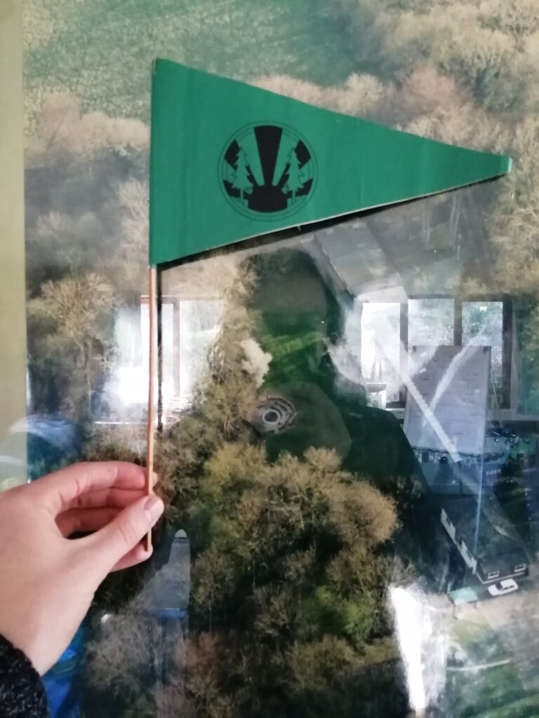Experimenting and reflecting with Woodcraft Folk Flag